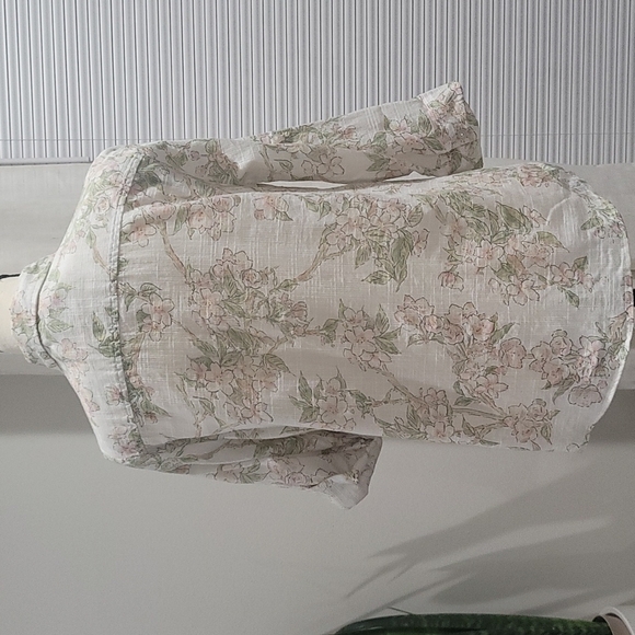 Croft & Barrow® Floral Slubbed Roll-Tab Shirt - Picture 6 of 12